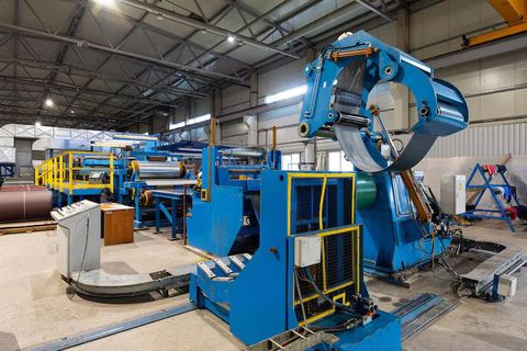 Lifting Equipment Guide With Material Handling and Safety Insights