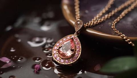 Learn About Sapphire Necklaces, Designs, Gemstone Quality, and Jewelry Details