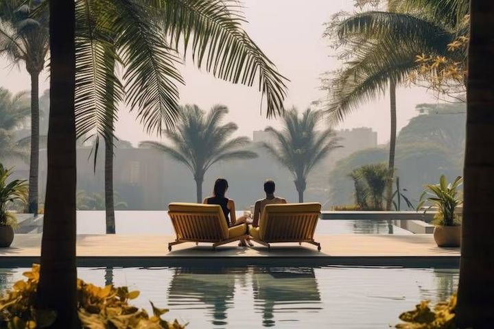 Luxury Hotel Comparison Details Covering Rooms, Dining, Facilities, and Location Factors
