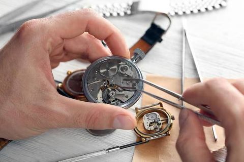 Explore Investment-Grade Gemstones With Grading Standards and Market Knowledge