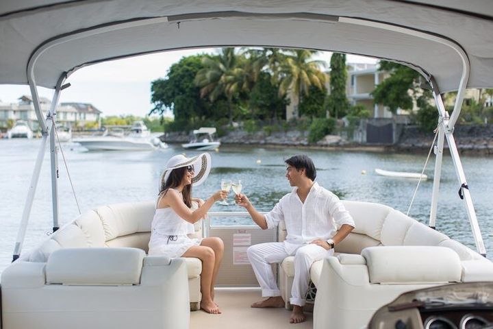 Complete Guide to Luxury Superyacht Charter Vacations With Travel Tips and Yacht Details