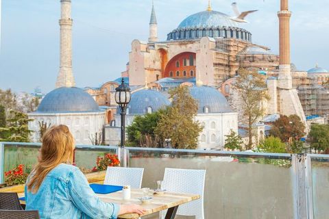 Explore Senior Travel Insurance With Policy Features, Eligibility, and Travel Tips