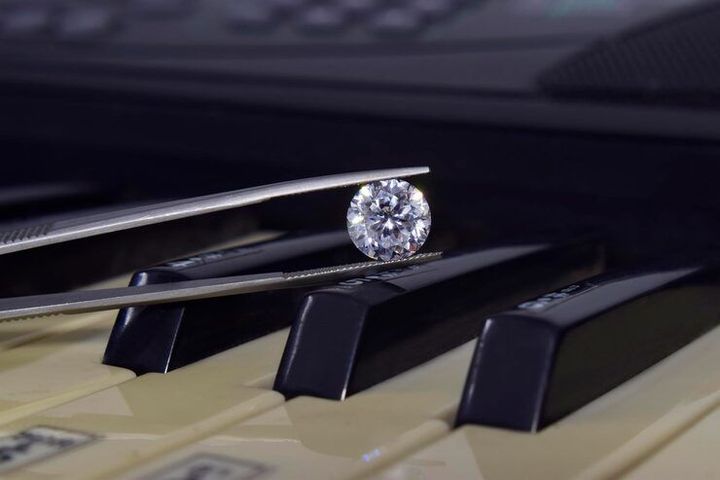 Lab Grown Diamond Guide for Understanding Modern Diamond Creation and Key Details