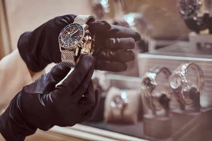 Explore Luxury Jewelry Watches With Diamond Details, Materials, and Design Features